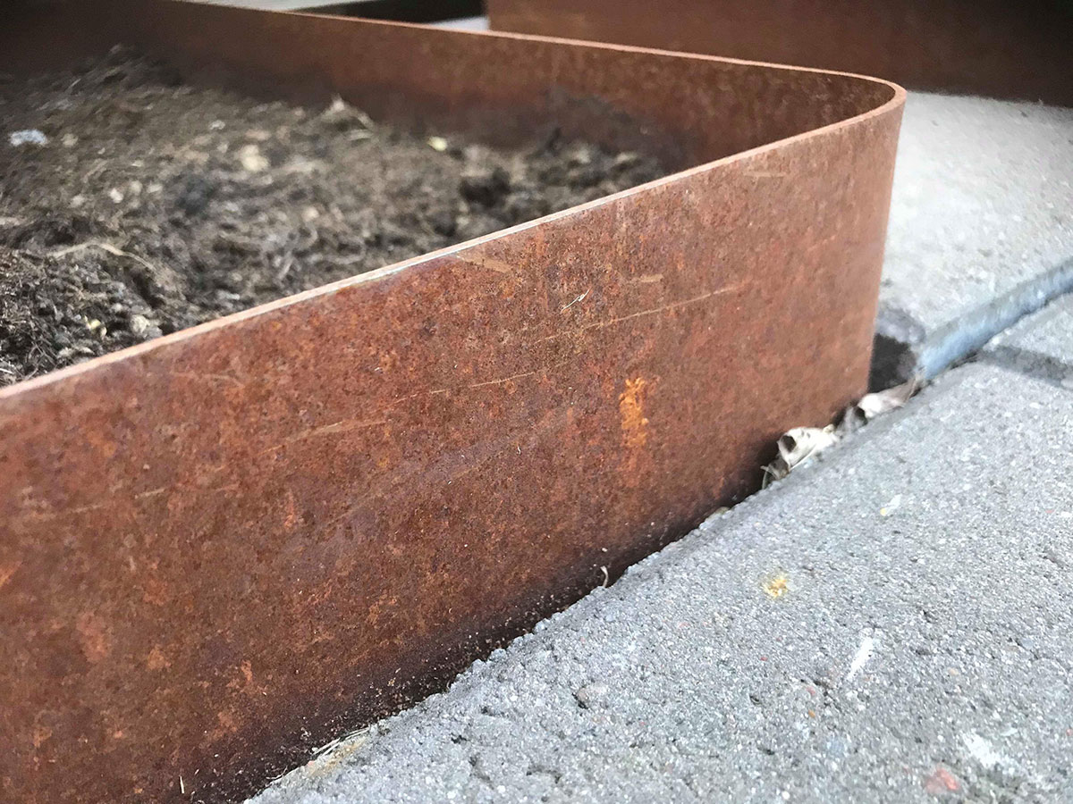 Kantstål som rabattkant