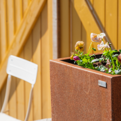 corten kruka kantstål miljöbilder krukor